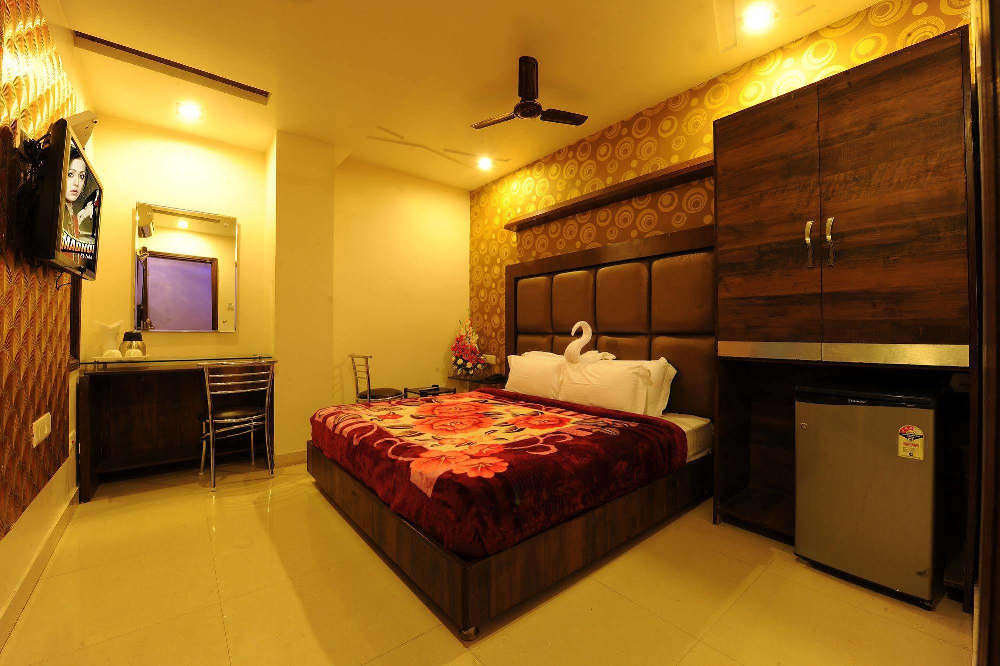 Hotel Pearl Inn & Suites Amritsar Zewnętrze zdjęcie
