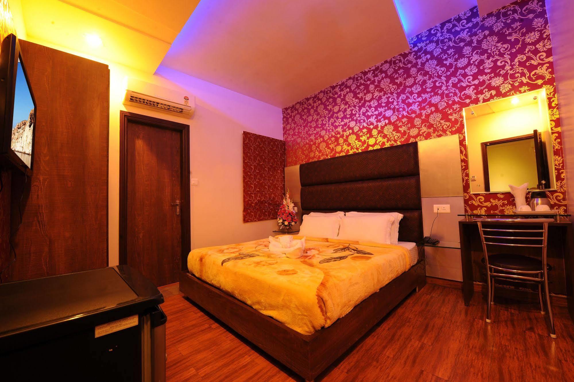 Hotel Pearl Inn & Suites Amritsar Zewnętrze zdjęcie