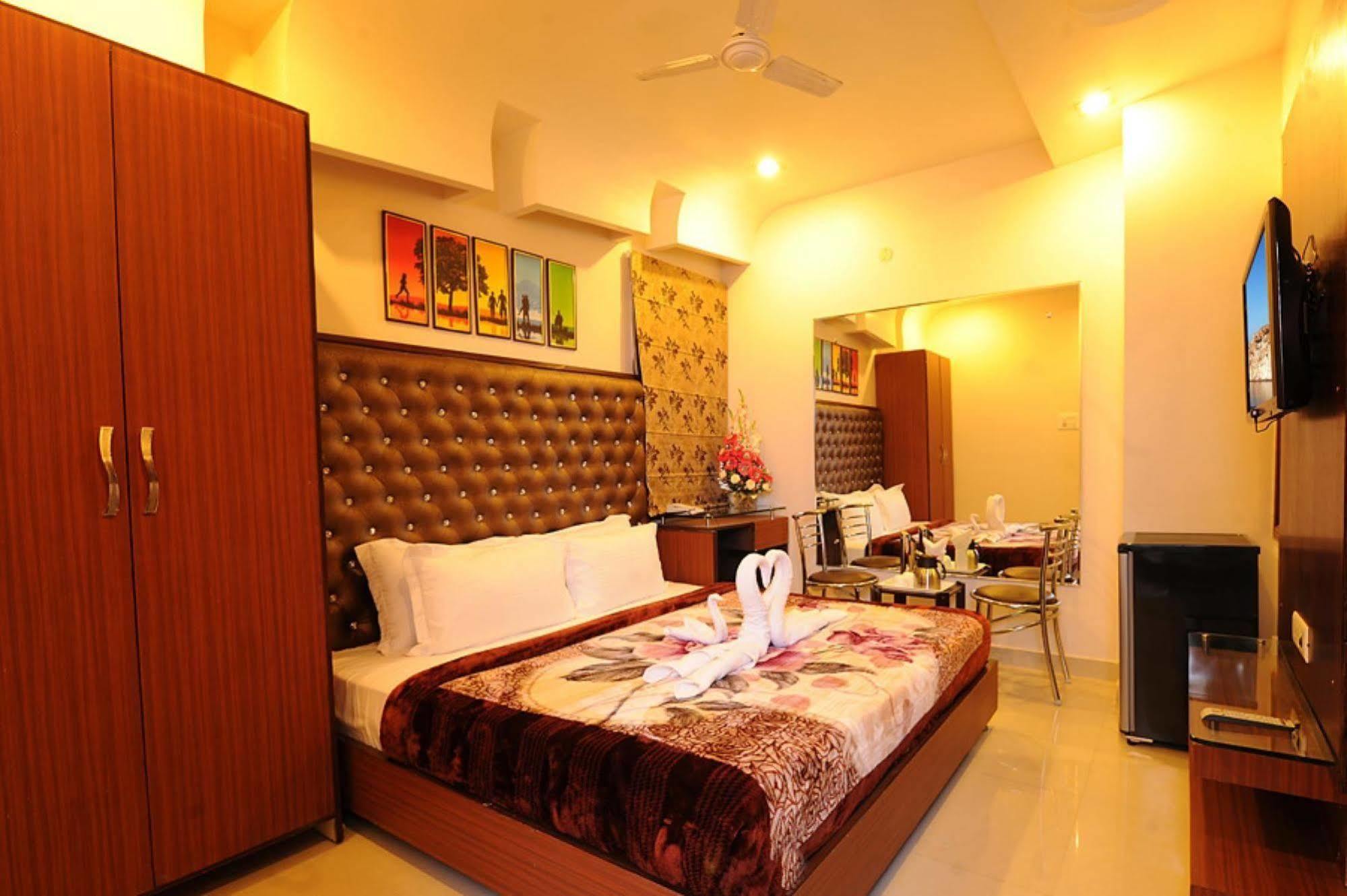 Hotel Pearl Inn & Suites Amritsar Zewnętrze zdjęcie